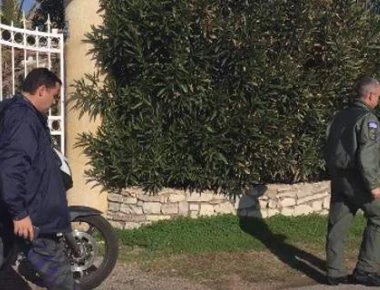 Περπατώντας έφυγαν οι πιλότοι του Τ-2 της ΠΑ που έπεσε στην Καλαμάτα! (βίντεο)